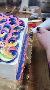 Desserts by Juliette | Unicorn cake, shell border perfection 💗 #howtomake #shellborders #perfectly | Instagram