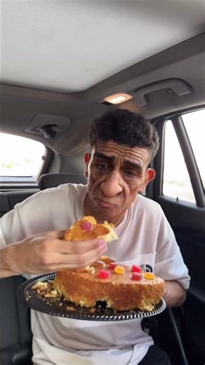 لماذا تأكل الكعكة الخاصة بي 😡😭
