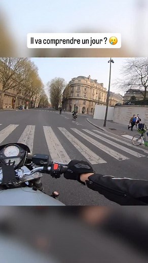 Il va comprendre un jour ?! Mon équipement by @speedwayfr : - Casque : Shoei NXR 2 - Veste et pantalon : Bowtex Elite AAA - Airbag : Alpinestar Tech-Air 5 - Bottes : Alpinestar SMX Plus V2 Matos vidéo : - Gopro 12 Lens Max 2.0 - support Gomoto - Micro : Movo ACM400 #moto #motard #bikelife #motards #quotidien #motolife #danger #motofrance | Erdozz