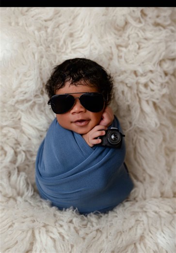 Newborn sessions are best done when baby is 5–14 days old to capture those sleepy, curled-up poses and all the tiny fresh newborn details before they change so quickly. Www.aesthetephotography.net Instagram: AesthetePhotography Email: aesthetephotography@aol.com #houstonphotographer #houstonnewbornphotographer #houstonnewbornphotography #newbornphotography
