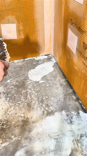 Today we’re installing a prefabricated shower tray — a great option when you want precision, strength, and a clean, efficient installation. Every project is different, but our goal never changes: to deliver a shower that’s leveled, waterproof, and built to last for years. From the base to the drain, every detail matters. Because a shower that looks good should also work perfectly. 📍 Serving West Palm Beach and surrounding areas 💬 Contact us for your next bathroom remodel #tile #bathroomremodel