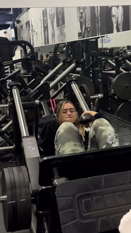 TAMARA DAWN 🩷 | leg day pain & tears, we locked in fits: @darcsport @shedarcsport mango guava pre & creatine @onesol code tamz🫦 #legdayworkout... | Instagram