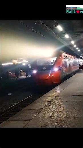 crazy people waiting for Vande Bharat sleeper train