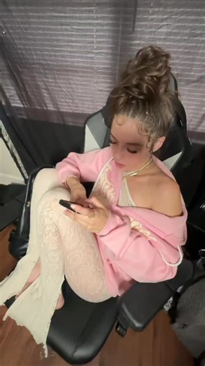 Hoodskiiz ❤️ on Instagram: "Never be alone again! #polybuzz #hoodskiiz"