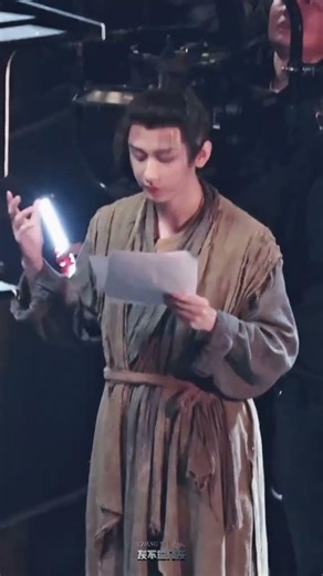 Cheng Yi is comprehending the script #chengyi #成毅 #subscribe #傅诗淇 #drama #两京十五日 #shorts #fyp