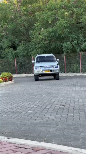 Shangazi wa magari ( RICH AUNTIE ) on Instagram: "PRICE/BEI:32.8M EXCHANGE/NAVUNJA NA GARI YOYOTE ✅ Contact. 0745807099 TOYOTA LANDCRUISER PRADO TX YEAR:2002 ENGINE CAPACITY:2980CC ENGINE CODE:1KD DIESEL ENGINE AUTOMATIC TRANSMISSION 4WHEEL DRIVE COLOUR:SILVER SPORTS RIMS WITH NEW TYRES, MUSIC RADIO, CLEAN SEATS, HID LIGHTS CLEAN CONDITION✅"