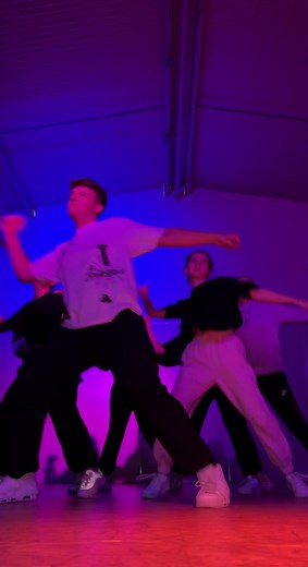 🎥: @kriseynaaa /// #foryou #fyp #fypシ #viral #dance #crew