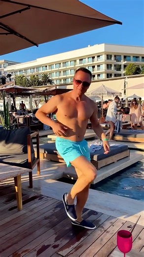 Andy - SHUFFLE DANCE on Instagram: "11 years. Tens of shoes worn out. One passion. 👟✨ Looking back at 2015, I was just a beginner. Today at 51, showing the younger generation that the flow only gets smoother with time! ⏳🔥 Don’t let anyone tell you it’s too late to start. Which year did it finally start to look effortless?👇 #ShuffleTransformation #Over50andFit #DanceProgress #NeverTooLate #ShuffleDance"