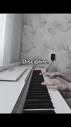 Discipline на пианино: ноты и тутор