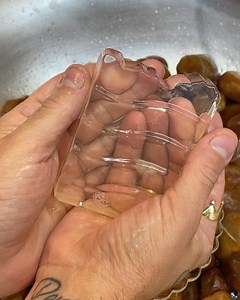 1.8M views · 5.8K reactions | Ai meu Deus está quase pronto o nosso projeto da base cristal! Muito em breve vai chegar pra vocês! Por enquanto estamos homologando todas as matérias primas e deixando tudo super organizado pra atender com a excelência que buscamos! Nos aguardemmmm ME CONTA quais ideias de sabonete você já tem pra fazer com essa base??? | Peter Paiva | Facebook