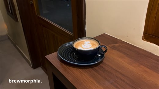 Ziyad | Food Photography & Product Photography on Instagram: "the smell of coffee when you enter @brewmorphia 😮‍💨🤌🏽 . . . #viral #reels #fyp #food #trending #cafe #calicut #kerala #coffee #specialitycoffee #friends #arabica #robusta"