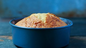 OMG!!! My Cake Sticks To The Pan, What Should I Do? - Cake Decorist