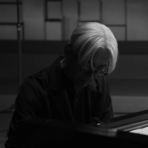 Ryuichi Sakamoto 坂本龍一 's Opus will be available in in a 4-LP Vinyl Collection and a 2-CD Digipak on March 27th. Pre-order now. https://ryuichisakamoto.lnk.to/opusonvinylFP In late 2022, Ryuichi Sakamoto sat down at the piano for a final performance. Too ill to complete an entire set at once, Opus was born from multiple sessions shot and recorded in Tokyo's legendary NHK 509 Studio. In addition to the album's recording, the concert was filmed without an audience as Ryuichi Sakamoto | Opus, a docu