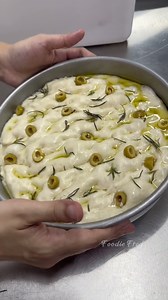 Nauna yung Baking Class Day 9 kesa sa 8. Sorry bestfriend! Litong-lito na ko. 😆 Recipe for the day: - Pandesal - Spanish Bread - Italian Foccacia Bread - French Breads Ano maganda gawang ng recipe video bestfriend? 😊 | Foodie Fred