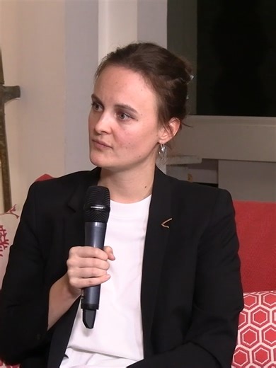 Mathilde Ollivier, sénatrice française :À travers la communauté française en Algérie,on perçoit la voix du pays et l’attente d’un apaisement des relations ماتيلد أوليفييه، عضوة في مجلس الشيوخ الفرنسي: من خلال الجالية الفرنسية في الجزائر نحس بنبض البلد ونلمس تطلعا حقيقيا إلى تهدئة العلاقات #onetvofficielle #algeria #dzpower #onetv #dz #one2one