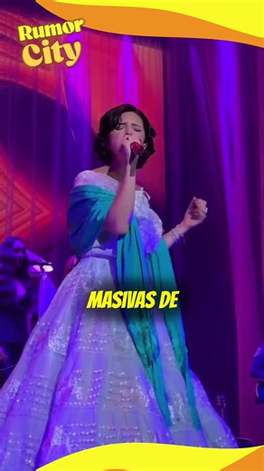 Ángela canta practicamente para una sola persona en uno de sus conciertos