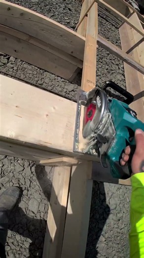How to create CURVED foundations #diy #handyman #construction #shorts