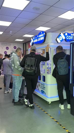 Enjoy Robot-Made Latte Art Coffee in Italy