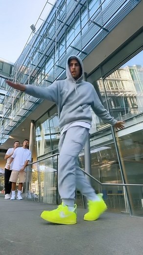 JAMOO on Instagram: "Look the background😂😂#gyalis #dance"