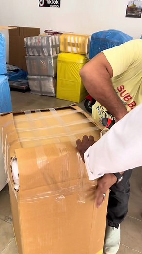 Efficient Box Packaging Techniques in a Warehouse