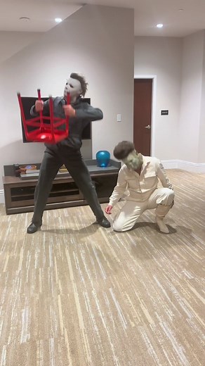 Careful when you hand me the aux .. @Jeremy Olenski @TwistedPennywise @Michael Myers Original concept and voice by @Chase @Naturally Melonie @Jamal The Creative @Chantelle Rose #foryou #fyp #trending #viral #dance #slay #michaelslayers #michaelmyersinheels