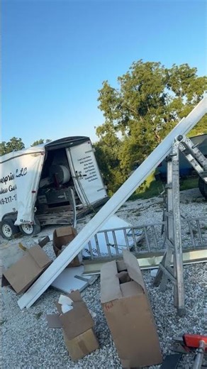 how to remove a stuck trailer door #squarebodychevy