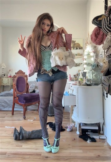 Can it please warm up now I’m over this #fashion #outfitinspo #pink #roomdecor #teal