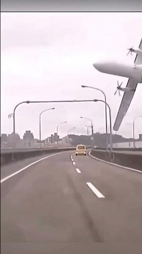 An ATR 72-600 crashed in Taiwan in 2015. #aviation #aviationlovers #aircrash