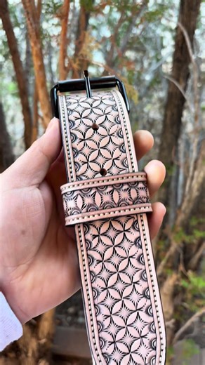 Making a custom leather belt #leather #leatherbelt