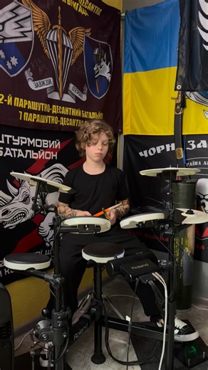 @muse “Stockholm Syndrome”(cover) ЦЕ ТАКИЙ ЗАПАЛЬНИЙ ПОДАРУНОК МЕНІ ЗРОБИВ ДАВИД, ЗІГРАВ НА БАРАБАНАХ ВІД ДУШІ ДОСИТЬ НЕ ПРОСТУ І ДУЖЕ КРУТУ КОМПОЗИЦІЮ ВІД ПОЧАТКУ ДО КІНЦЯ 🥁🔥🔥🔥🤘🤘! Це дуже крутий для мене подарунок 🔥🔥🔥🤘🤘! Наш вчитель з гри на барабанах @ihorastakhov | Саша і Давид Подлящуки