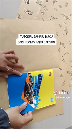Tutorial Sampul Buku dari Kertas Kado Samson