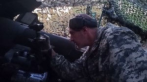Russian Paratroopers destroy Ukrainian command and observation post with D-20 Howitzer