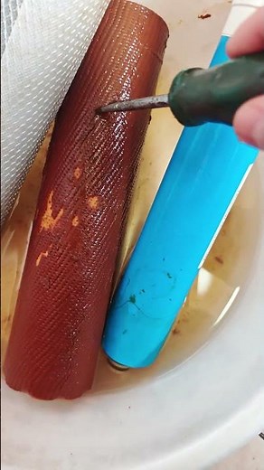 Replace the filter cartridges of water purifier！Look how dirty the water is!