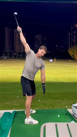 Michael Murphy on Instagram: "Straight Arm One-Handed #golfswing"