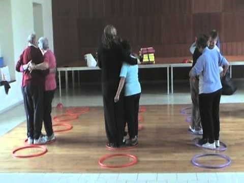 Gym Fitness ludique. Activités physiques et sportives ludiques et récréatives. Jeux sportifs.