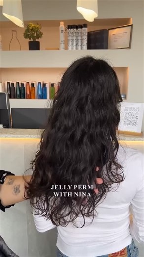 Adele Hair - Official on Instagram: "Jelly Perm 💫 Soft, bouncy waves that move naturally with every step. The Jelly Perm gives you effortless texture and volume, making your hairstyle look chic and full of life every day. 젤리펌 💫 말랑말랑하고 탄력 있는 웨이브 :) 가을 감성 넉넉한 젤리펌으로 나만의 분위기를 만들어보세요 ! 📍 Adele Hair & Beauty 6285 Yonge St, Toronto ☎️ 416-222-4100 🌐 www.adelehairandbeauty.com"