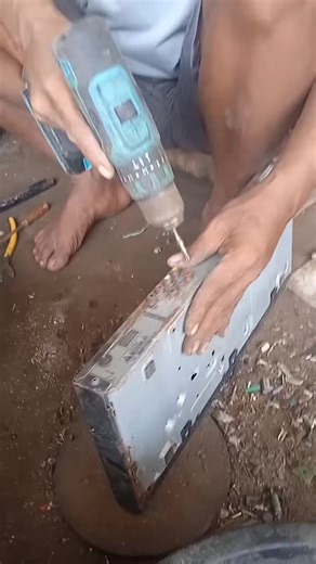 Recovering Gold from Old Electronics Made Easy