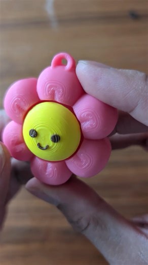 Smiley Poppy Fidget Clicker Keychain #3dprinting #bambulab #fidget #fidgettoys #clicker
