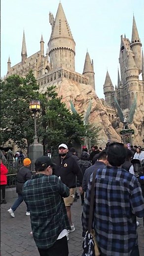 Harry Potter Castle Walkthrough 🏰✨ #HarryPotter #UniversalStudios #Shorts #Hogwarts #california