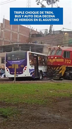 #Lima 🚨 Cámaras captan el preciso momento del violento choque entre tren, bus y Tico en El Agustino | VIDEO 📌Todos los detalles aquí 👇 https://peru21.pe/lima/el-agustino-triple-choque-de-tren-bus-y-auto-deja-decena-de-heridos/ | Perú21