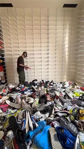 275K views · 632 reactions | Sneaker closet goals  [: @del.ten ] Follow @complexsneakers for more | Complex | Facebook