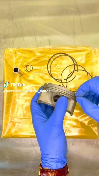 ✨Aprende a colocar los anillos al pistón 🏍️#mecanicademotos #anillos #pistón#motos #tipsdemecanica #tips #soluciondeproblemas