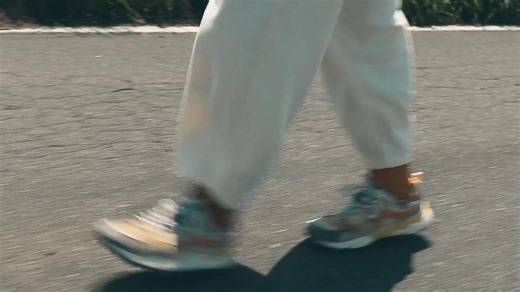 【從山系🚶🚶🚶走向街頭】 來自東京的 Flower MOUNTAIN ✨新作登場✨ 靈感取自山林與都市的流動界線，揉合日式職人工藝與潮流語彙，打造兼具美學與機能的鞋履。 選用手感皮革，搭載EVA中底與橡膠大底，步伐輕盈穩定，每一步都是風格延伸。 穿上它，就是把日本的細節穿進生活。 Shop Online https://bit.ly/FM25AW on https://travelfoxselect.com/ #FLOWERMOUNTAIN #UrbanOutdoor #山系 | Flower Mountain 山霧花野 Taiwan