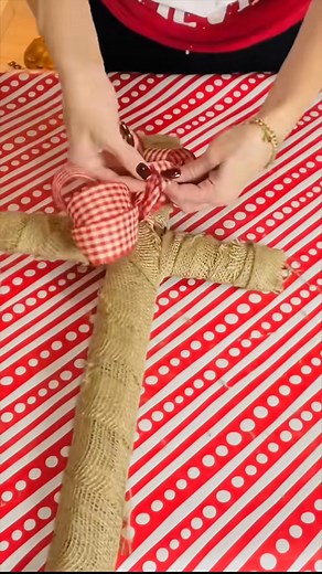 DIY Cross Wreath✝️”For God so loved the world that he gave his one and only Son, that whoever believes in him shall not perish but have eternal life.”John 3:16 | Olivia's Romantic Home DIY