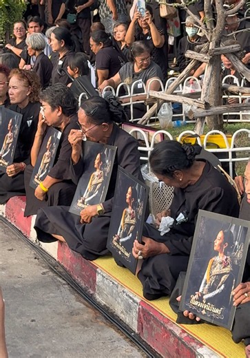 ถวายความอาลัย “เคลื่อนพระศพ สมเด็จพระเจ้าลูกเธอ เจ้าฟ้าพัชรกิติยาภา นเรนทิราเทพยวดี กรมหลวงราชสาริณีสิริพัชร มหาวัชรราชธิดา”ในวันเสาร์ที่ 13 มิ.ย.2569 เวลา 15:30 น. จากโรงพยาบาลจุฬาลงกรณ์ ไปยังพระที่นั่งพิมานรัตยา ในพระบรมมหาราชวัง #องค์ภา #เจ้าฟ้าพัชรกิติยาภา #เจ้าฟ้าพัชรกิติยากรสมเด็จพระเจ้าลูกเธอเจ้าฟ้ากรมหลวงราชสาริณีสิริพัชรมหาวัชรราชธิดา #สมเด็จพระเจ้าลูกเธอ #ประกาศสำนักพระราชวัง