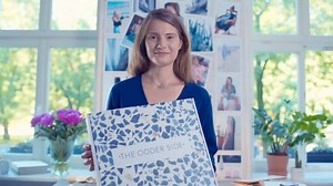 890K views · 86 reactions | "✮✮✮✮✮ Absolutely great! Simple and easy to design and totally affordable. I'm sending a lot of packages to my clients and they simply love it!" ~ Emma | Packhelp | Facebook