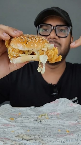 KFC CHICKEN ZINGER BURGER CLASSIC WITH CHEESE UNBOXING | TASTE TEST & REVIEW | CRISPY CHICKEN BURGER