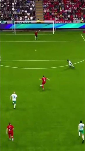 TORNEO 124 | UEFA CHAMPIONS LEAGUE 2004/05 | DAY 3 | STEVEN GERRARD LIVERPOOL FC