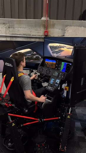 184K views · 11K reactions | P1 HondaJet on a 6DOF motion platform on final at CYTZ. ️  | Podium 1 Racing | Facebook