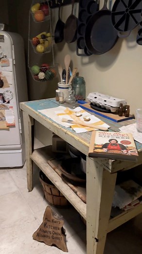 Get a behind-the-scenes look at our tour and step into Miss Kay’s world. From family recipes to heartfelt stories, discover why she’s the heart of the Robertson family! | Duck Commander Warehouse